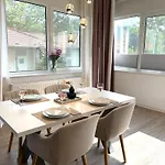 Zentrale Ruheoase Mit Terrasse